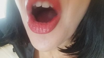 সোনা, তোমার সৎ মা তোমাকে আজ স্কুলে যেতে দেবে না... তোমাকে আমার খুব দরকার...